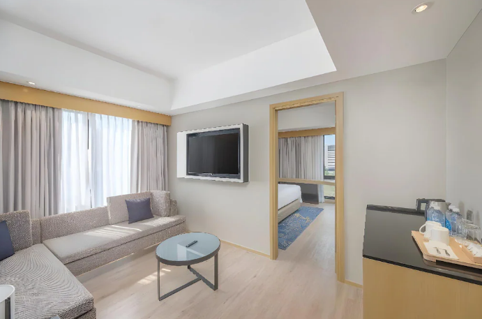 room detail thumbnail 1