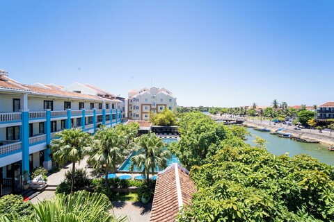 탄 빈 리버사이드 호텔