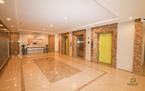 에밀리 레지던스, 떤선녓 공항