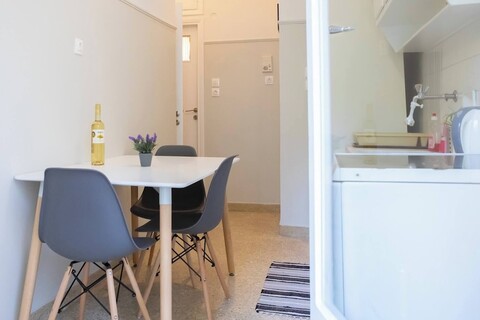 아테네 아파트먼트, 지하철까지 도보 1분