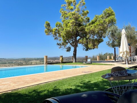 마터 아리아니 호텔