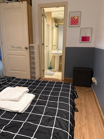 시티 뷰 발코니 있는 1 베드룸