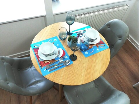 럭셔리 홈, 토트넘 코트 로드, 차링크로스, 레스터 스퀘어