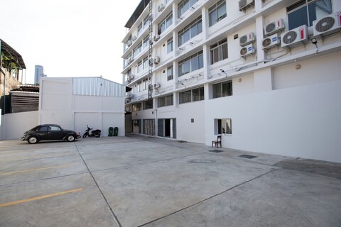 185 @ 수라웡 호텔