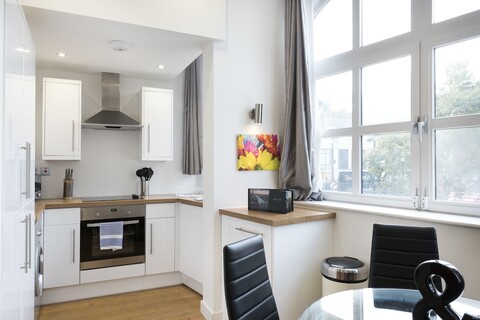 엑셀 아파트먼트, 올드 스트리트