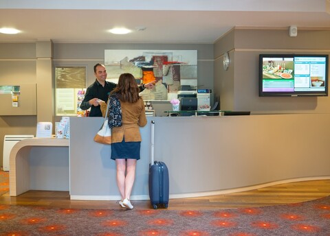 브릿 호텔 렌 생 그레구아르 - 르 빌뇌브