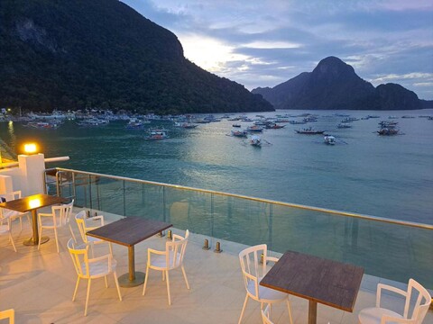 더 비치 하우스