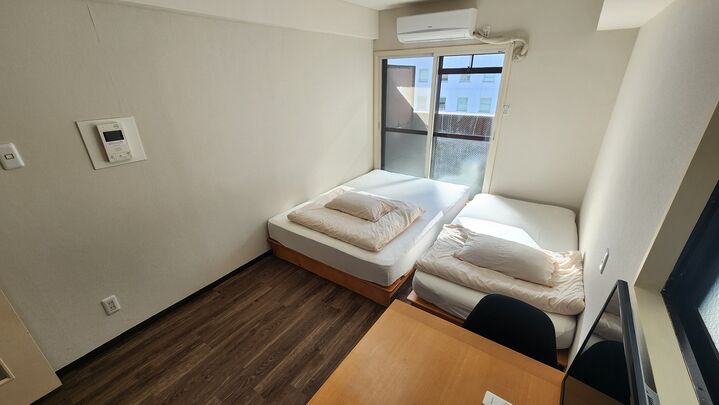 room detail thumbnail 1