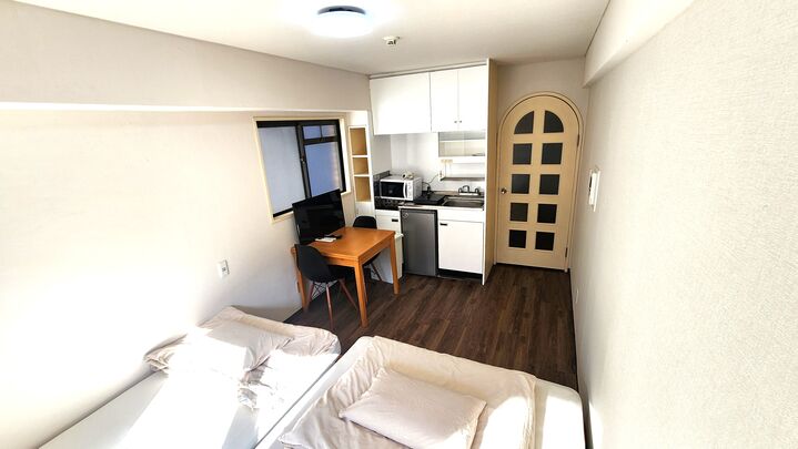 room detail thumbnail 2