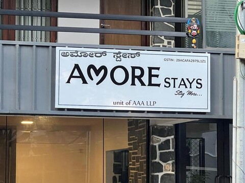 Amore Stays