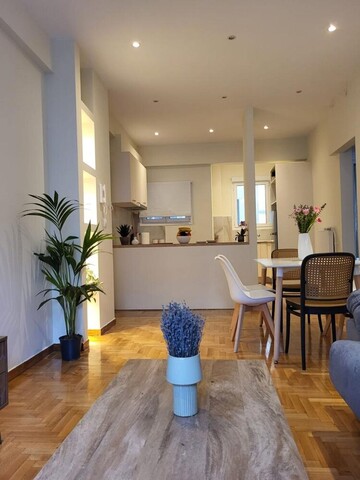 아크로폴리스의 2 베드룸 리노베이션 플랫