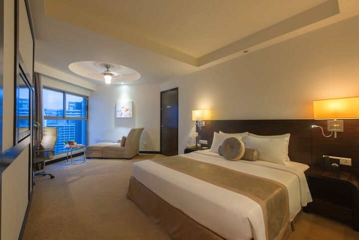 room detail thumbnail 2