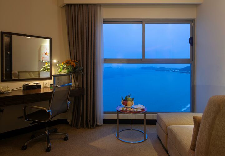 room detail thumbnail 1