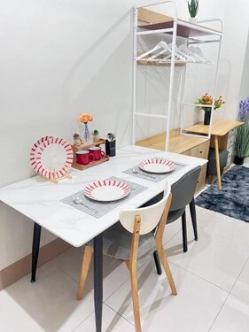 Unistay SHORE 3 Poolview w Balcony