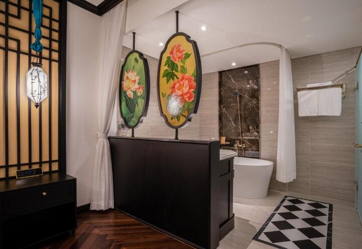 room detail thumbnail 2