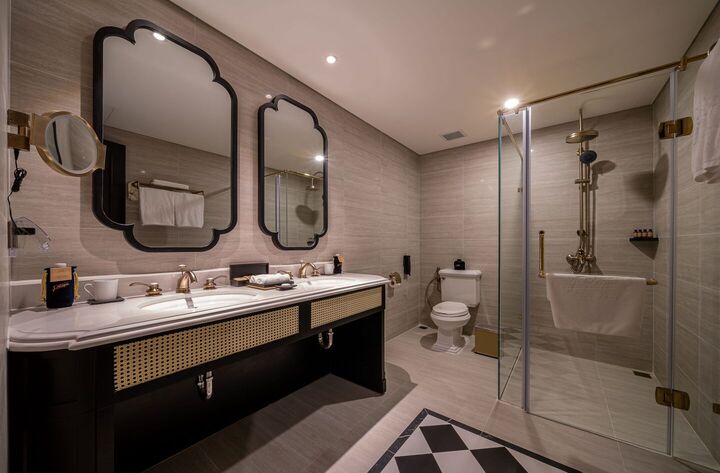 room detail thumbnail 2