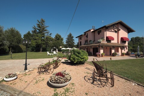 빌라 아이 틸리, 베니스 공항 룸, 키리스 및 셀프 체크인