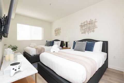 할리우드 아파트먼트, 워크 오브 페임 근처