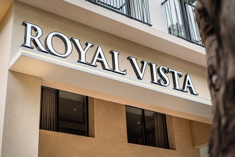 더 로열 호텔 & 아파트먼트