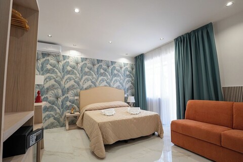 P.C. 부티크 데 가스페리, 클라파 그룹 디슬로케이티드 호스피탈리티