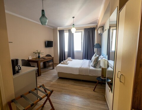 모나스티라키 309 슈퍼호스트 허브