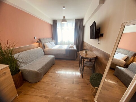 모나스티라키 503 슈퍼호스트 허브