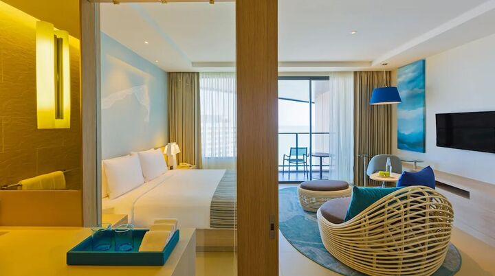 room detail thumbnail 2