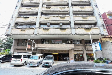 OYO 399 파라곤 타워 호텔