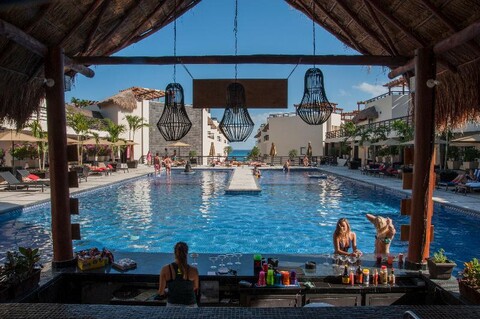 Aldea Thai by oceanfront