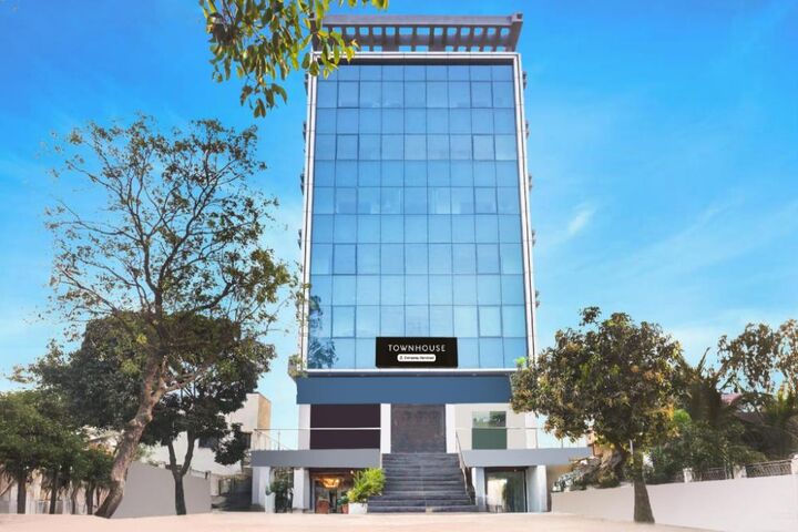 Super Townhouse Lohegaon Near Pune Airport Formerly Landmark Regency-i