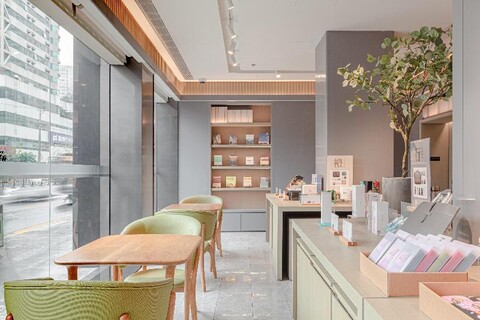 Ji Hotel (Shanghai Lujiabang Road Metro Station)