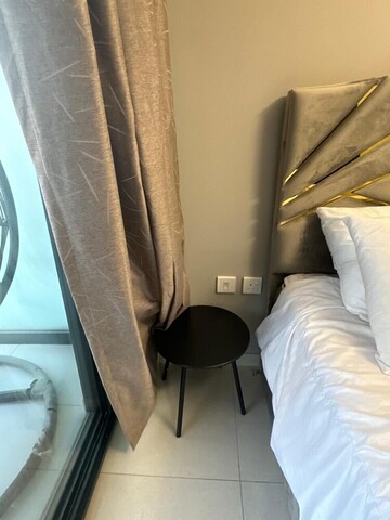 비즈니스 베이의 1BHK, 지하철 가까움