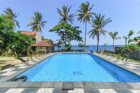 Hotel Tara Bar & Resto Air Sanih by ZUZU