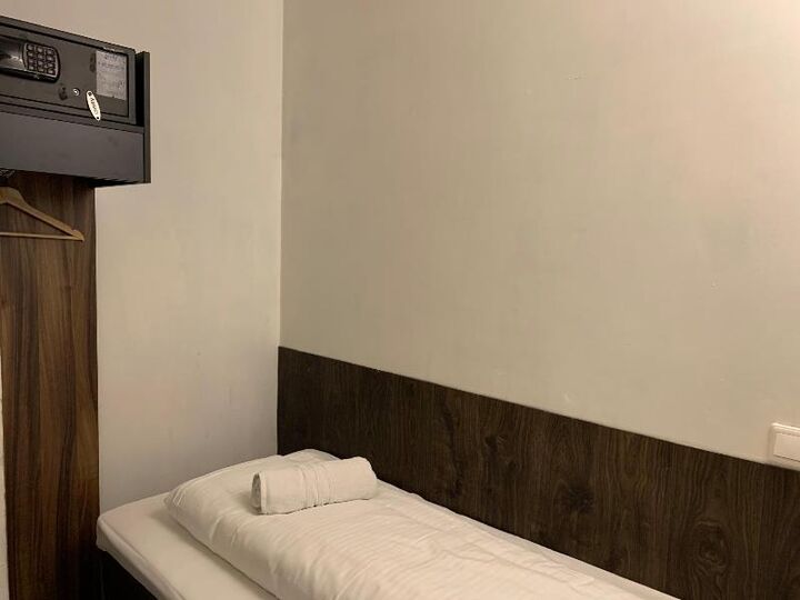 Budget Dam Hotel-i