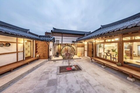 전주 한옥마을 그리고 봄 펜션