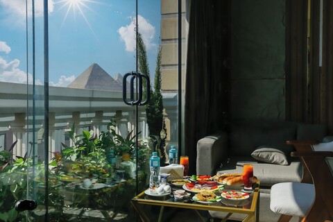 피라미드 문 호텔