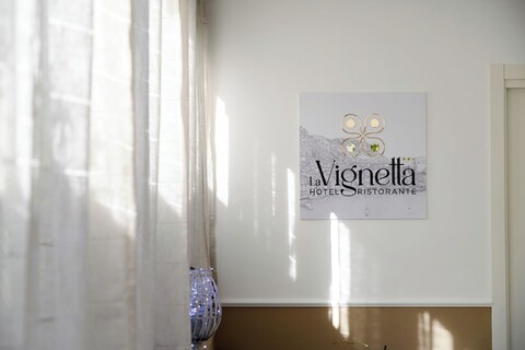 호텔 리스토란테 라 비네타 체르노비오