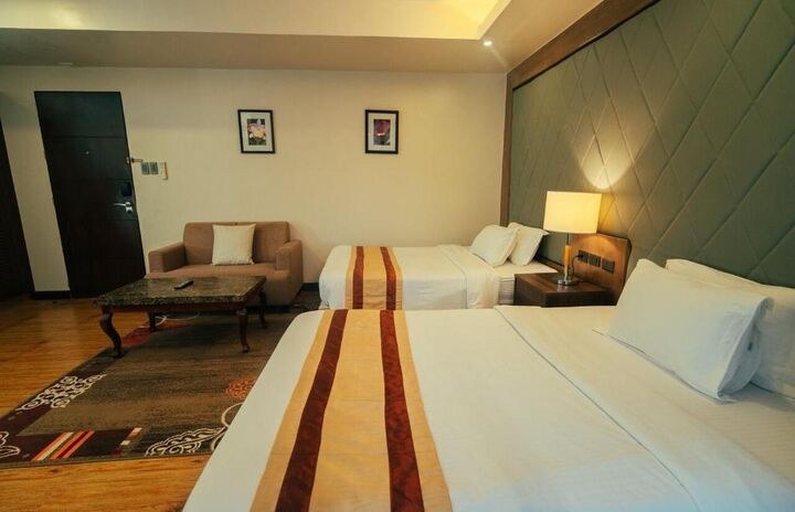 room detail thumbnail 2