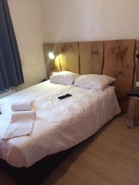 Midi 81 HOSTEL