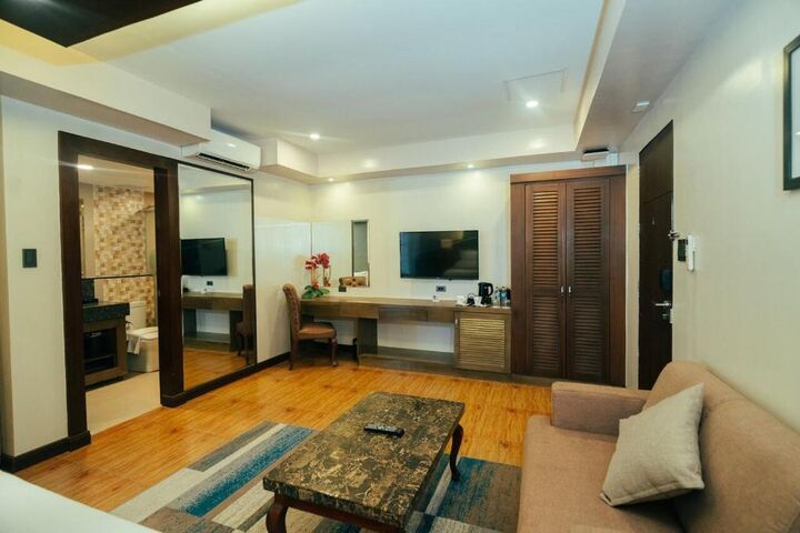 room detail thumbnail 1