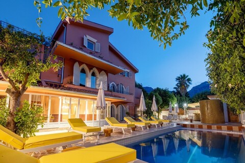 요카 앤젤리카 오텔