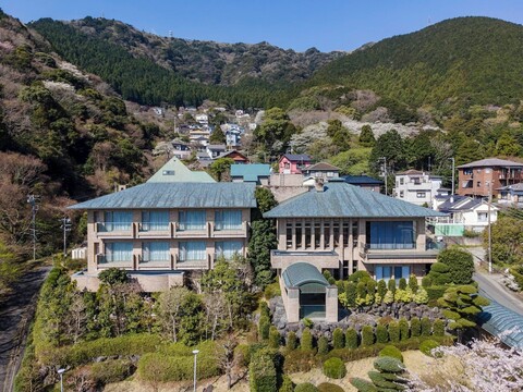 E 조이 인, 아타미