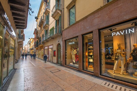 유 앤 미 코퍼레이션 홈 베로나 센트로