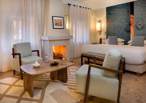 레 자뎅 데 라 메디나