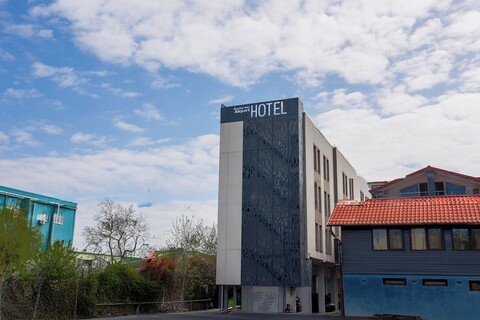 부쿠레슈티 공항 호텔