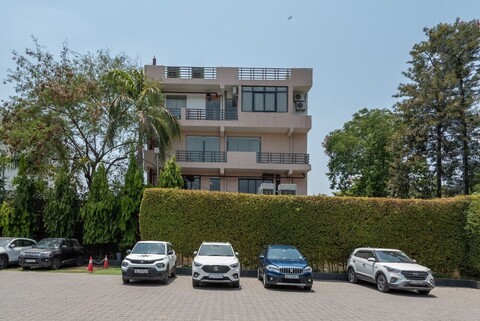 만벤코 호스피탤리티의 더 샌달우드