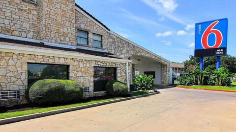 Motel6 Austin, TX - Central Downtown UT