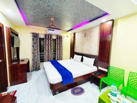 Goroomgo Arya Palace CT Road Near Sea Beach Puri 