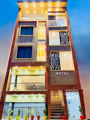 The SS Grand Near Taj Mahal