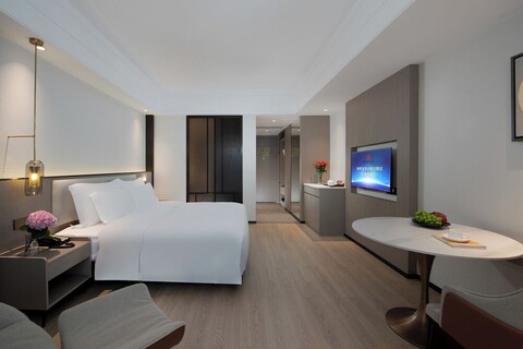 후칭롱 화티안 홀리데이 호텔